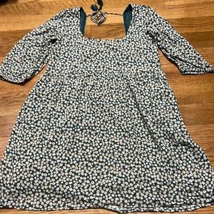 Long sleeve green floral American eagle mini dress. Size med and high quality